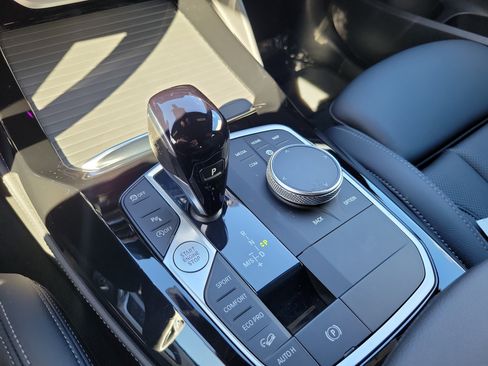 Used 2025 BMW X4 xDrive30i image 25