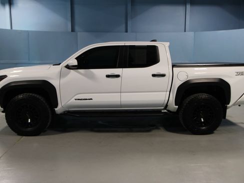 Used 2024 Toyota Tacoma TRD Off-Road AWD/4WD image 28