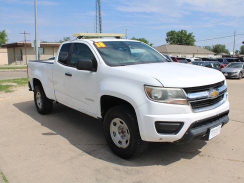 Used 2018 Chevrolet Colorado W/T RWD image 2