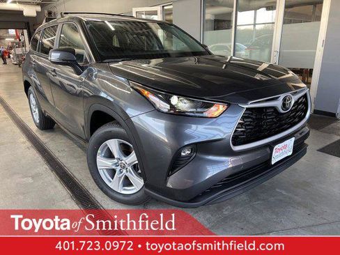 Certified 2024 Toyota Highlander LE image 1
