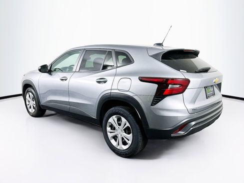 Used 2025 Chevrolet Trax LS w/ Driver Confidence Package FWD image 5