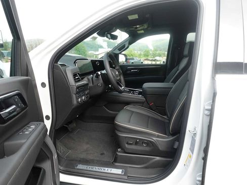 New 2025 Chevrolet Suburban Premier AWD/4WD image 13