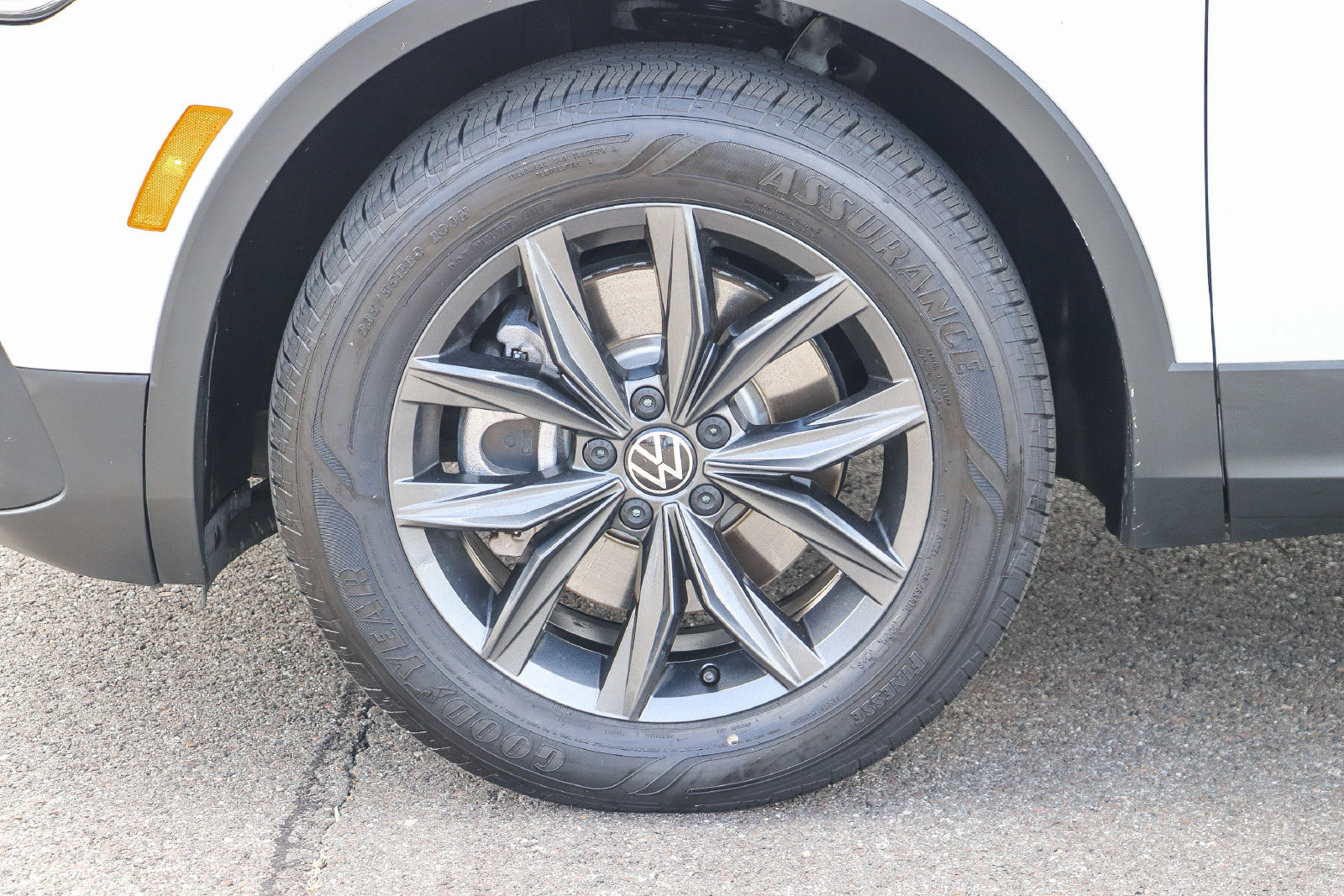 Used 2023 Volkswagen Tiguan SE FWD image 11
