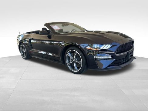 Used 2022 Ford Mustang GT Premium w/ Equipment Group 401A RWD image 3