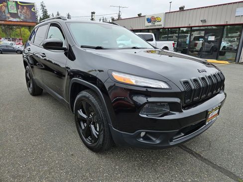 Used 2016 Jeep Cherokee Latitude AWD/4WD image 3