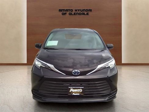 Used 2023 Toyota Sienna LE image 9