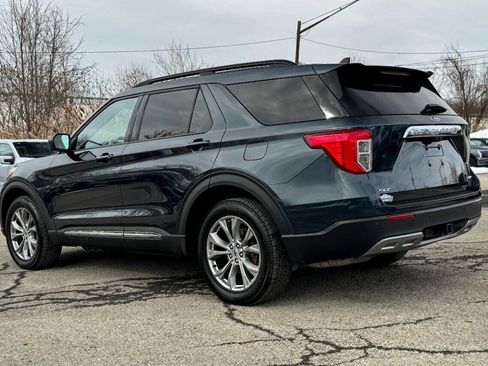 Used 2022 Ford Explorer XLT w/ Equipment Group 202A image 5