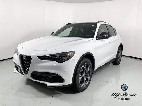 New 2025 Alfa Romeo Stelvio Sprint w/ Convenience Package image 1