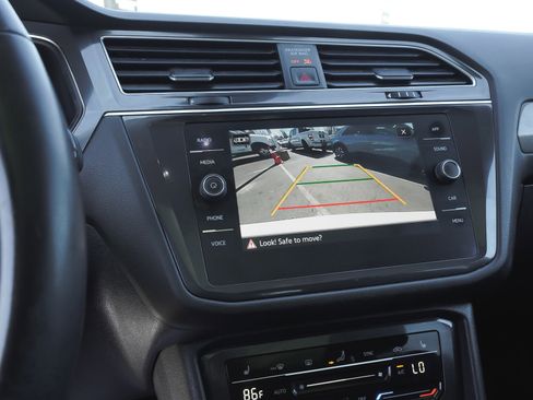 Used 2022 Volkswagen Tiguan SE w/ Panoramic Sunroof Package AWD/4WD image 28