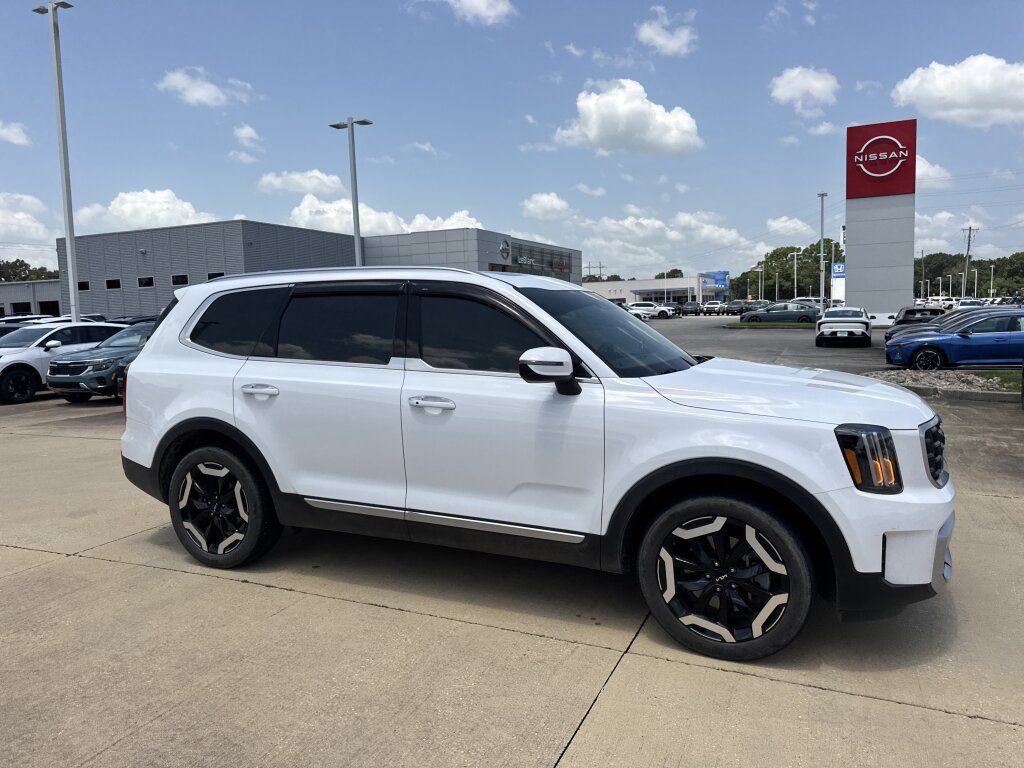 Certified 2024 Kia Telluride S w/ S Sunroof Package FWD image 14