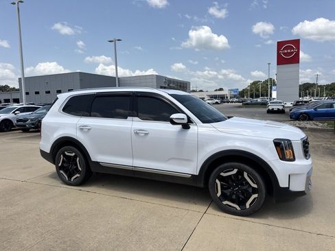Certified 2024 Kia Telluride S w/ S Sunroof Package FWD image 14