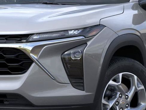 New 2026 Chevrolet Trax LS w/ LS Convenience Package FWD image 10