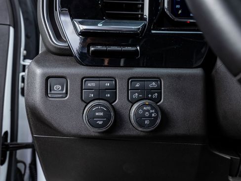 Used 2025 Chevrolet Silverado 2500 LTZ w/ LTZ Premium Package AWD/4WD image 19