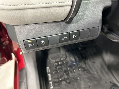 Used 2018 Toyota Camry XSE image 12