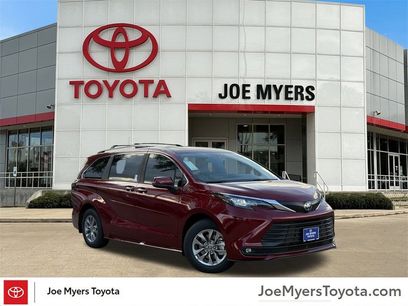 New 2025 Toyota Sienna XLE
