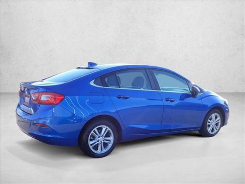 Used 2016 Chevrolet Cruze LT w/ Sun And Sound Package FWD image 4