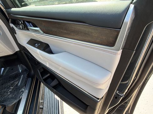 Certified 2025 Jeep Grand Wagoneer 4WD image 19