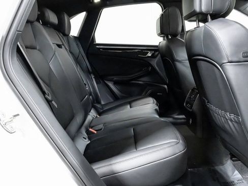 Certified 2025 Porsche Macan image 18