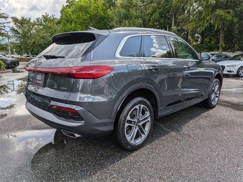 Used 2025 Audi Q5 Premium w/ Convenience Package image 2