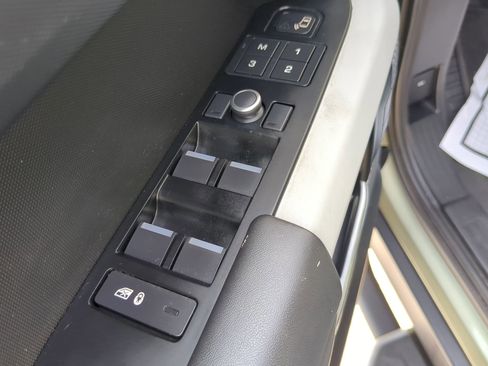 Used 2020 Land Rover Defender 110 HSE image 46