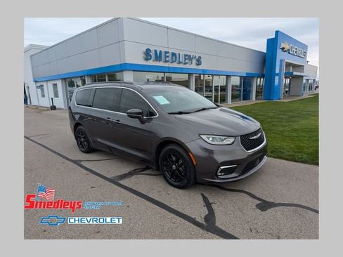 Used 2022 Chrysler Pacifica Touring-L FWD image 1