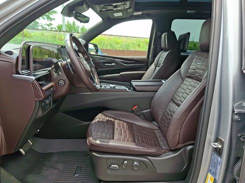 Certified 2024 Cadillac Escalade ESV V w/ LPO, ONYX Package AWD/4WD image 14
