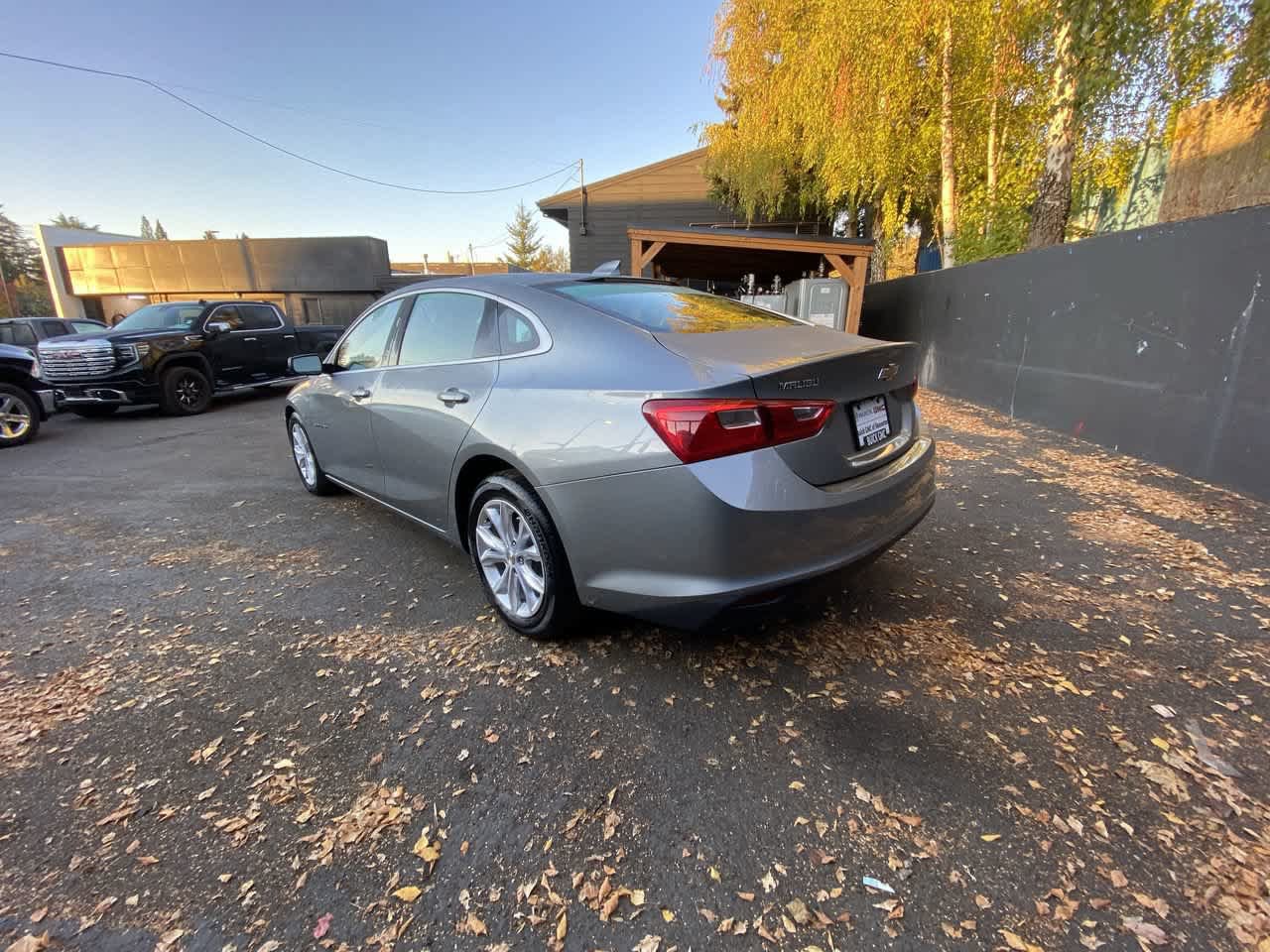 Used 2025 Chevrolet Malibu LT FWD image 4