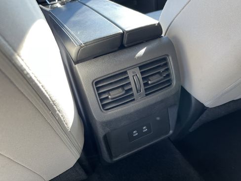 Used 2025 Nissan Rogue SV AWD/4WD image 31