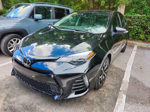 Used 2019 Toyota Corolla SE image 3