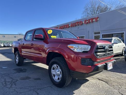 Used 2018 Toyota Tacoma SR image 3