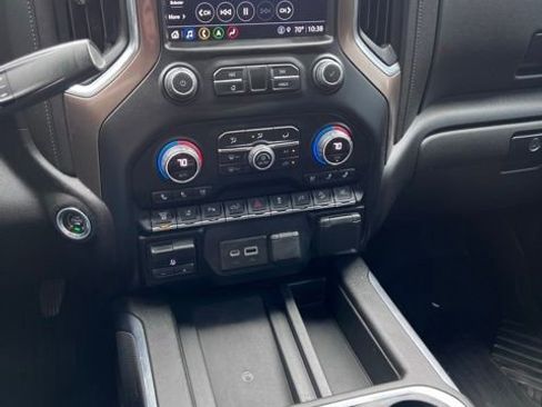 Used 2022 Chevrolet Silverado 2500 High Country w/ Technology Package image 12