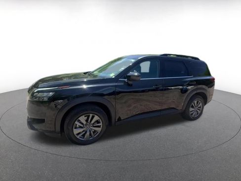 Used 2025 Nissan Pathfinder SV FWD image 8