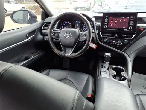 Used 2023 Toyota Camry SE image 4