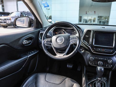 Used 2019 Jeep Cherokee Limited FWD image 4