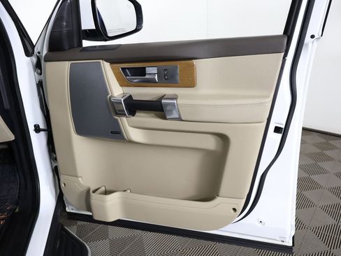 Used 2016 Land Rover LR4 HSE image 28