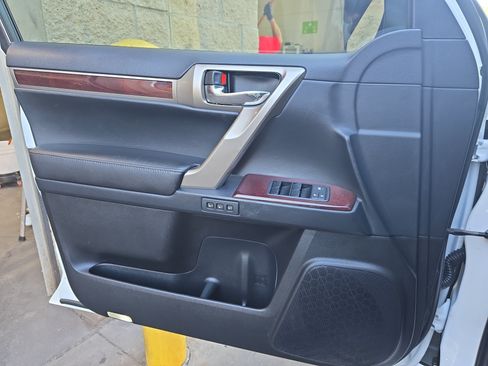 Used 2014 Lexus GX 460 Luxury w/ Preferred Accessory Package AWD/4WD image 27