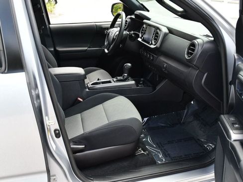 Used 2020 Toyota Tacoma TRD Off-Road AWD/4WD image 20