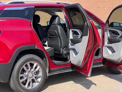 Used 2023 GMC Terrain SLT image 21