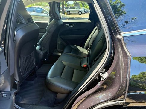 Used 2023 Volvo XC60 B5 Core FWD image 12