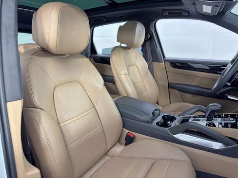 Used 2019 Porsche Cayenne Turbo image 41