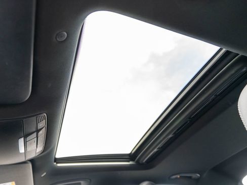 Used 2019 Mercedes-Benz C 300 Sedan image 24