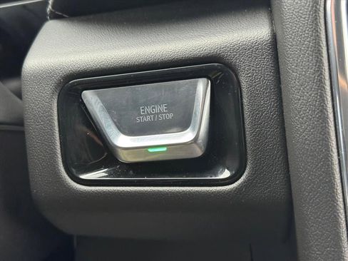 Used 2025 GMC Yukon XL Denali image 15