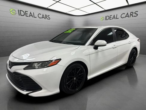 Used 2018 Toyota Camry LE FWD image 1