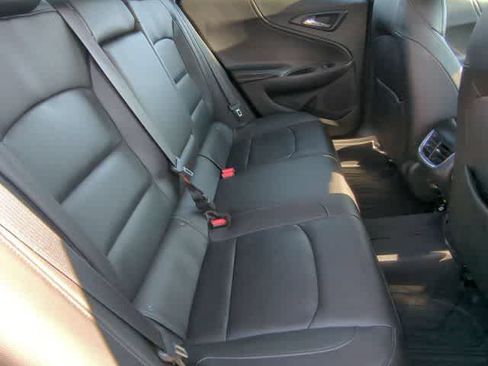 Used 2018 Chevrolet Malibu LT w/ Leather Package FWD image 19