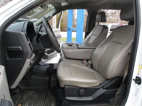 Used 2019 Ford F450 XL w/ Power Equipment Group image 19