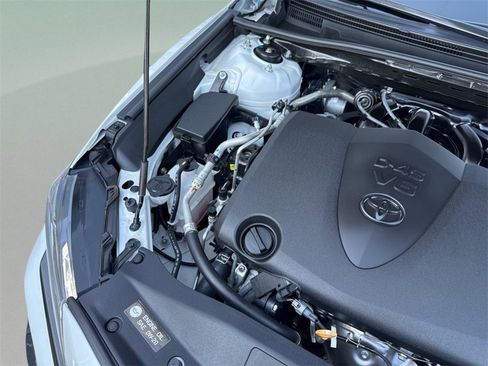 Used 2022 Toyota Camry XSE image 31