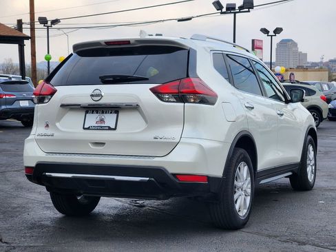 Used 2018 Nissan Rogue SV w/ Premium Package image 7