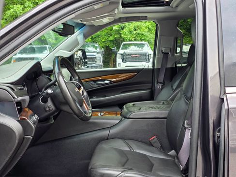 Used 2016 Cadillac Escalade Premium AWD/4WD image 10