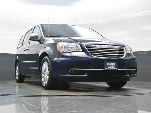 Used 2012 Chrysler Town & Country Touring-L w/ Entertainment Group #2 FWD image 33