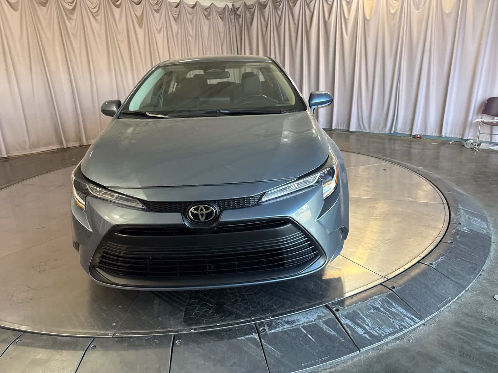 Used 2025 Toyota Corolla LE FWD image 2